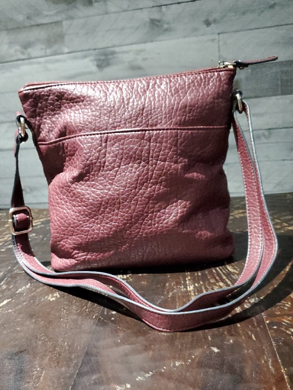Giani Bernini Plum Textured Leather Crossbody with Logo Medallion Casual Vacay - Picture 5 of 14